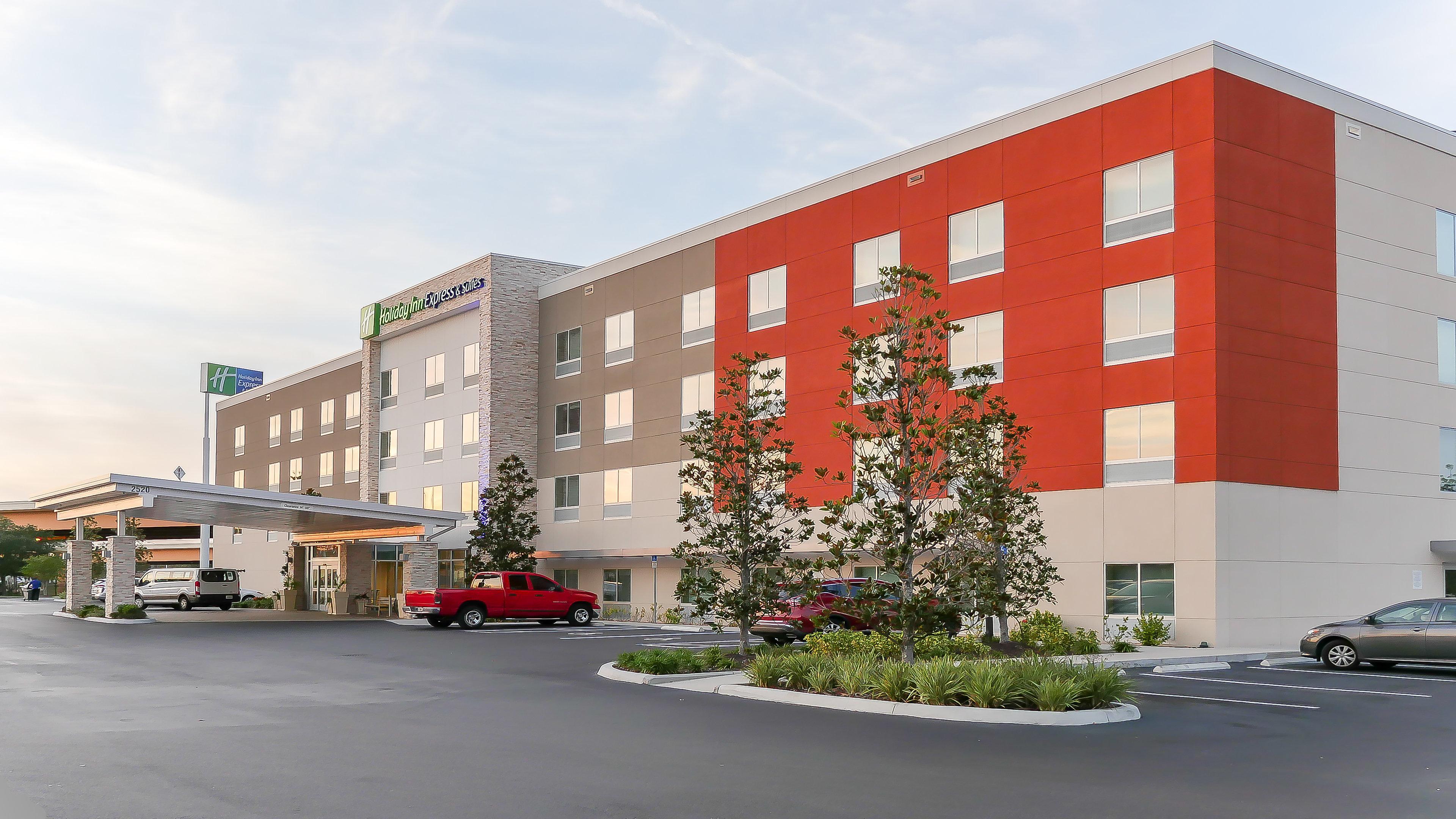 Holiday Inn Express & Suites - Tampa East - Ybor City, An Ihg Hotel Exterior photo